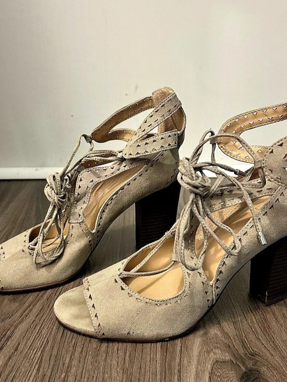 Kaari Blue “ Hannah” Block Heel Sandals Taupe Suede Finish Lace Up Ankle Size 10